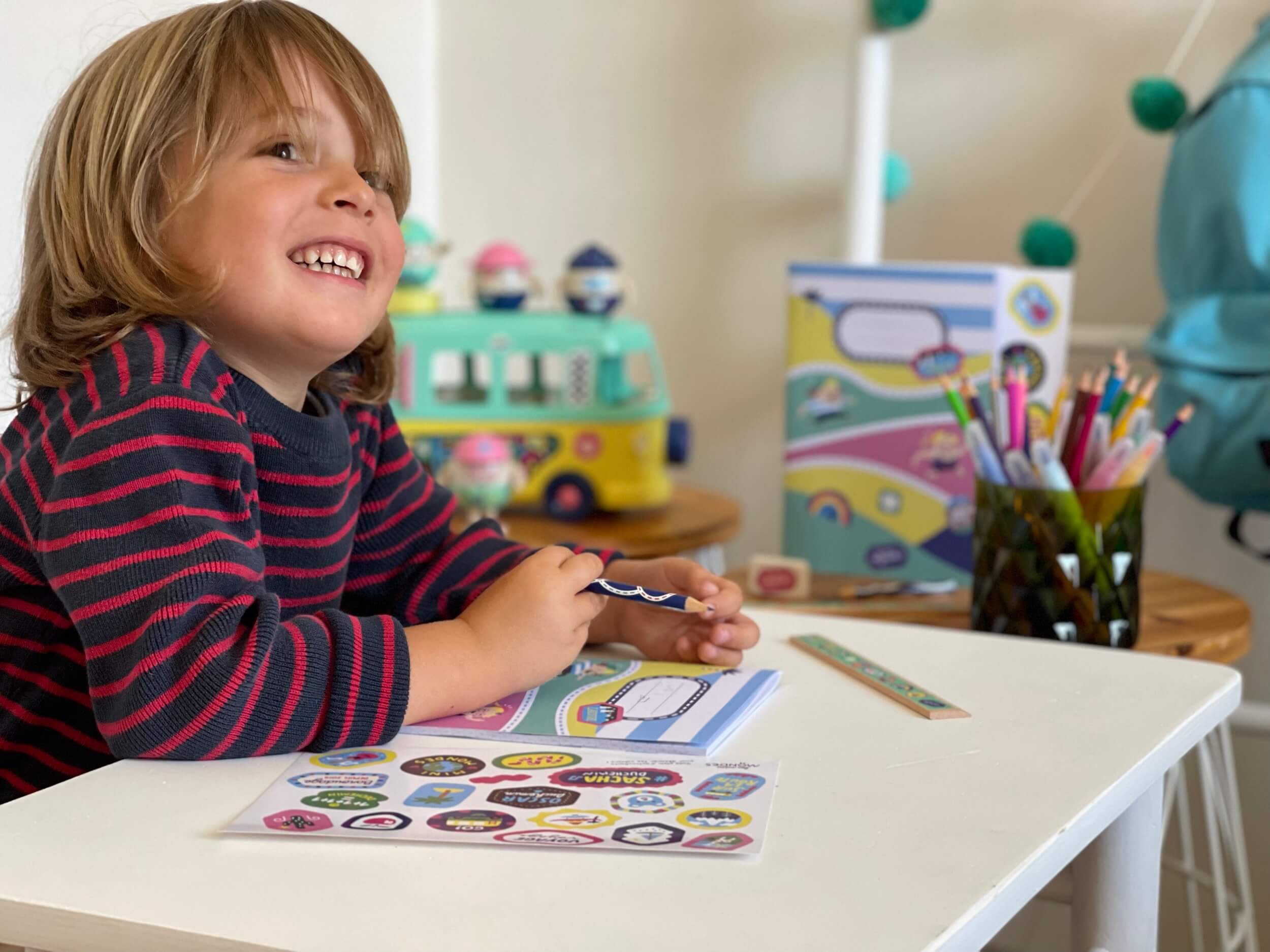 Fournitures scolaires pour la rentrée des classes de votre enfant, dès 4 ans, aux couleurs des Mini Mondes